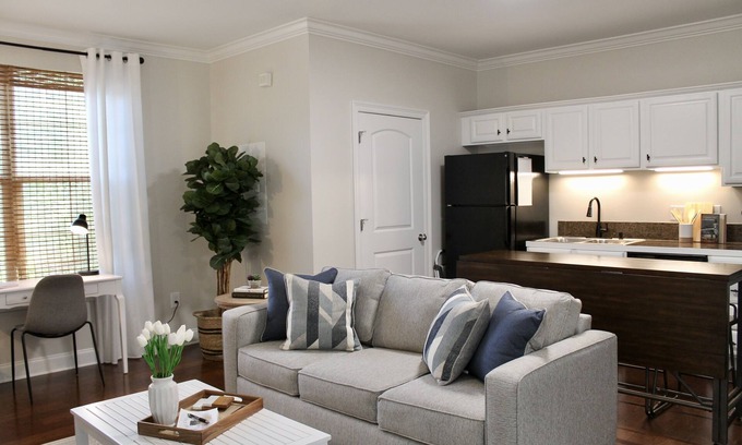 Highlands - Perkins Condominio | Charming Condo -- 4 miles from Tiger Stadium