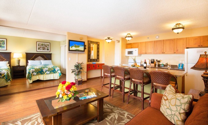 Waikiki Condominio | Vista al mar en el piso 19 | AC, wifi y parking | Paseo corto a la playa