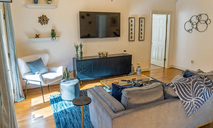 Redmont Park Condominio | Charming Condo with Neighborhood Feel, Perfectly Located in Highland Park!