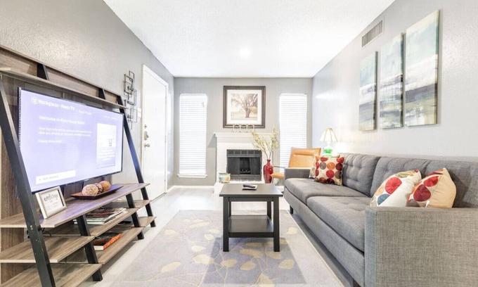 Park Central Apartamento | CHARMING CORPORATE APARTMENT IN DFW!
