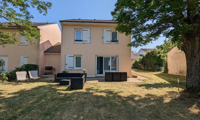 Ouzouer-sur-Loire Cabaña | Casa espaciosa entre el Loira y el bosque, perfecta para familias y amigos