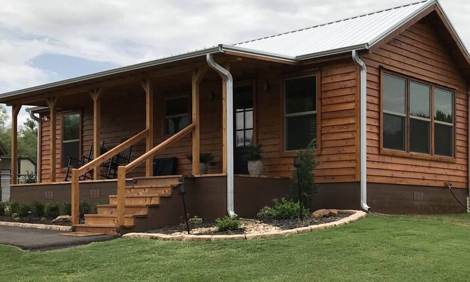 Graford Cabaña | Charming Cottage at Possum Kingdom Lake