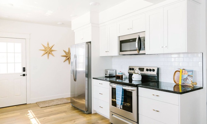 Afton Casa | Charming cottage home in downtown Afton, walking distance to restaurants.