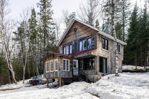 Sainte-Beatrix Chalet De Esquí | Charming Cottage In a Peaceful Forest & Calm River
