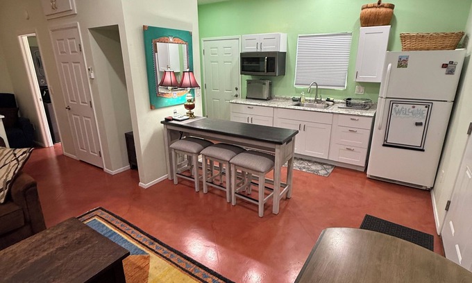 Peter Howell Cabaña | Charming Cottage in central Tucson with AC