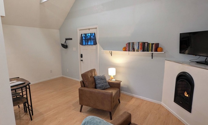 Northeast Neighbors Cabaña | Charming Cottage in Central Salem