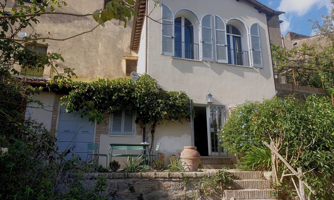 Otricoli Cabaña | Charming cottage in hilltop town with garden and stunning views
