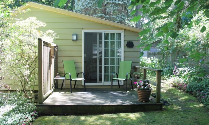 Saugatuck Cabaña | Cottage con Encanto en Dist Histórico con hermosos jardines-5 minutos a pie de la ciudad