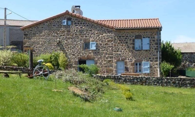Ouides Cabaña | Casa rural con encanto en Ouides: chimenea, jardín, actividades al aire libre y paisajes volcánicos