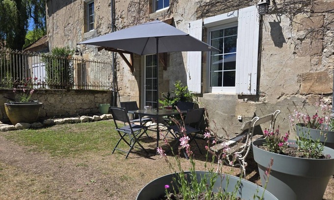 Souvigny Cabaña | Charming Cottage in Souvigny, Private Garden, Pet Friendly