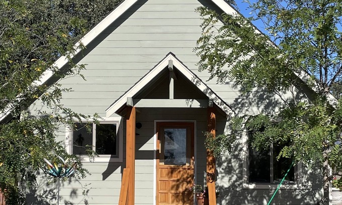 Glen Ellen Cabaña | Beautiful Cottage in Sonoma Valley of the Moon"