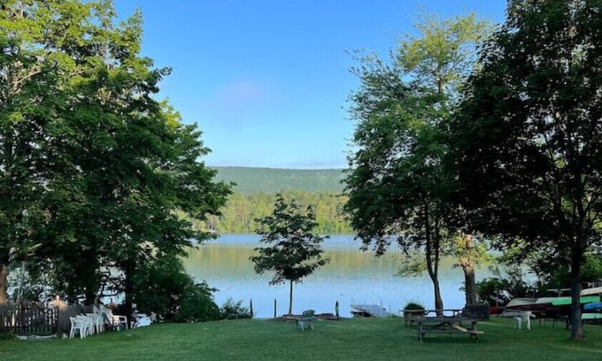 Lenox Dale Cabaña | Charming cottage in private lakeside community. Walking distance to Tanglewood.