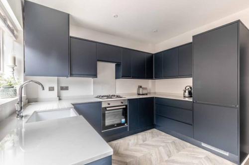 Windsor Casa | Charming cottage in WINDSOR - WALK TO CASTLE &SHOPS!
