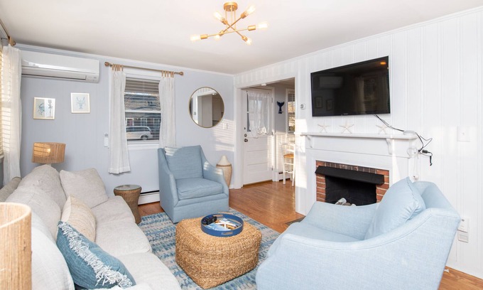 Teaticket Casa | Charming Cottage Just Steps from Green Pond Views