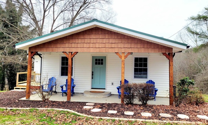 Blue Ridge Cabaña | CHARMING COTTAGE LESS THAN 5 MILES TO DOWNTOWN BLUE RIDGE