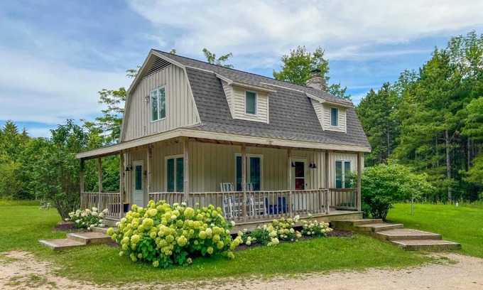 Ellison Bay Casa | Charming Cottage Less Than 3 Mi to Sister Bay Beach!