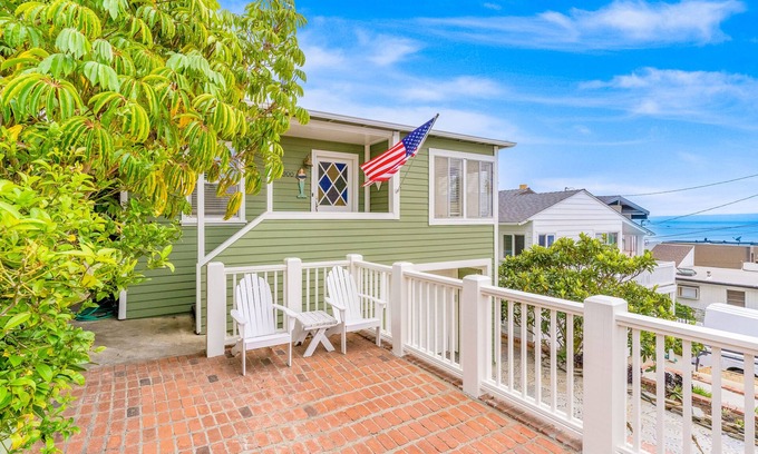 South Laguna Casa | Charming cottage near beach with ocean views, patio, fireplace, washer/dryer