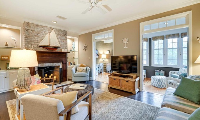 Murrells Inlet Casa | Charming Cottage Near Golf Courses and Marsh Walk!