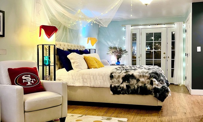 Southeastern Sacramento Casa | Charming Cottage Near Downtown Sac with Office & 5 Star Home