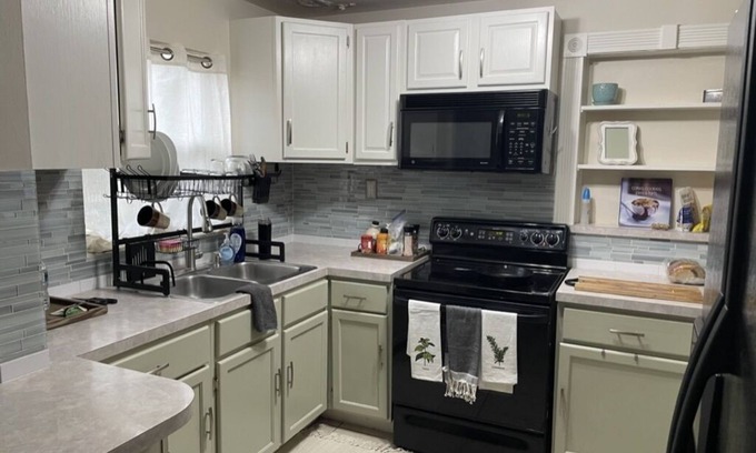 Historic Downtown Kissimmee Casa | Charming cottage near the lakefront in Kissimmee. walking to downtown amenities.