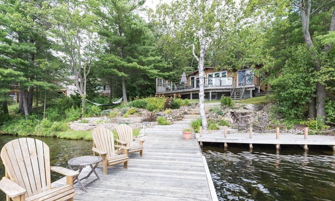 Georgian Bay Cabaña | Charming Cottage on Gloucester Pool w/ Firepit, Sauna, Disc Golf Course & more!