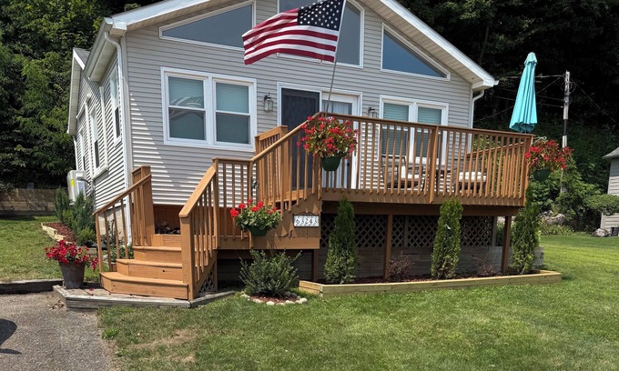 Vandalia Cabaña | Charming cottage on Crystal Clear Birch Lake - Perfect getaway