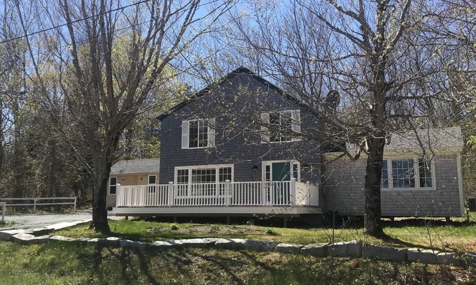 Sedgwick Casa | Charming cottage on quiet side road in Sedgwick