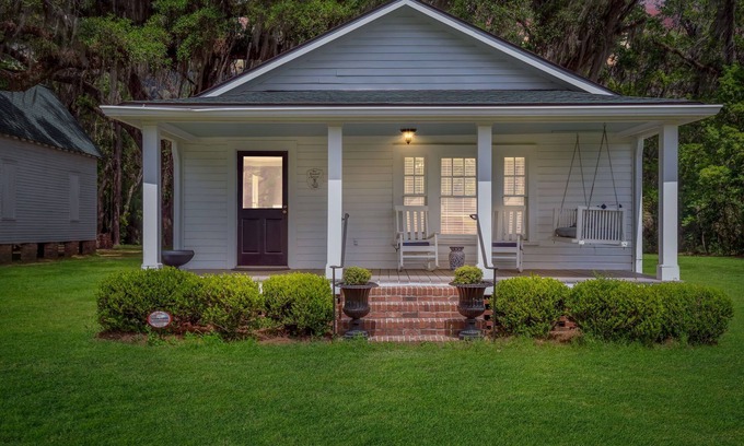 Thomasville Cabaña | Charming Cottage on Historical Thomasville Estate Downtown