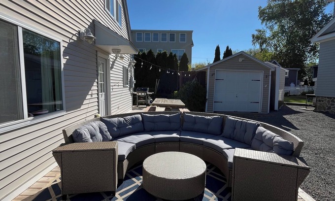 Mystic - New London Casa | Charming cottage overlooking the lagoon with great sunsets in Groton Long Point