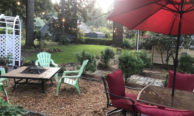 Pleasant Valley Casa | Charming Cottage - park like setting