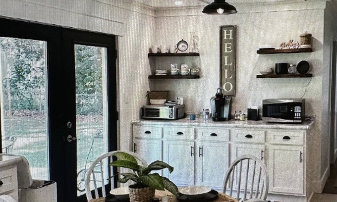 Wiggins Cabaña | Charming Cottage-Sleeps 6 by Flint Creek(Pat Harrison) Fishing, Swimming, Biking