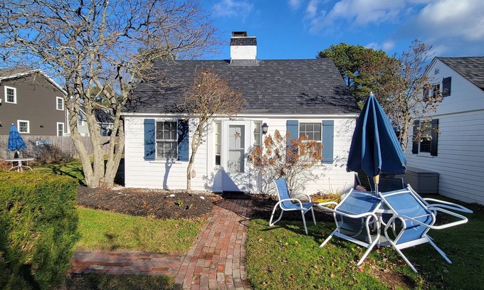Pine Point Casa | Charming Cottage Steps to Pine Point Bch - 1 mile OOB outside Scarborough w/ AC