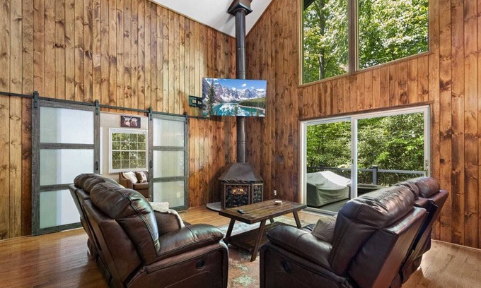 Beech Mountain Cabaña | Charming Cottage in Scenic Setting