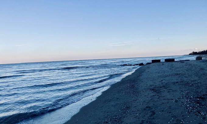 Calvert Beach-Long Beach Cabaña | Charming Cottage by the Chesapeake Bay - 1 block from private Calvert beach