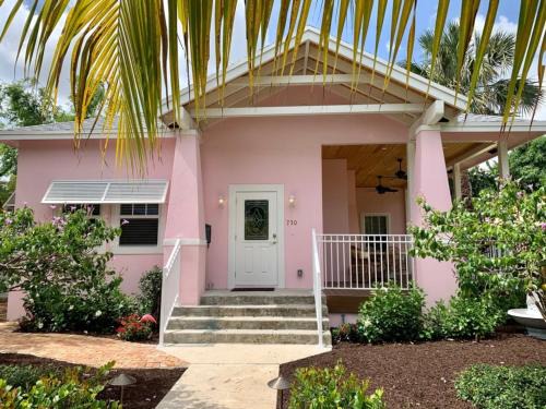 Flamingo Parks Casa | Charming Cottage Vacation Home Home