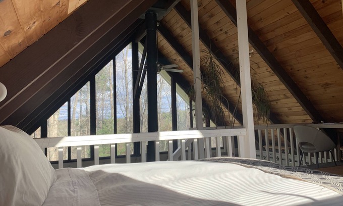 Egremont Cabaña | Charming Cottage w/ Sauna, close to hiking trails, ski lodges & Great Barrington