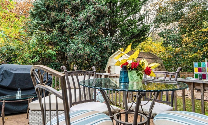 Hickory Casa | Charming Cottage- Walk to LRU