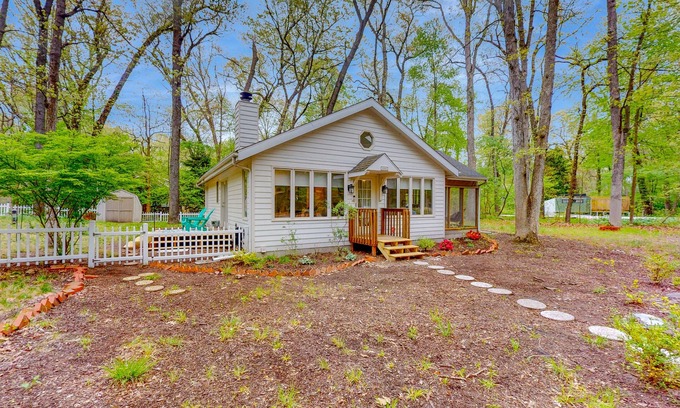 New Buffalo Casa | Charming cottage with gas grill, golf cart, central AC, washer/dryer