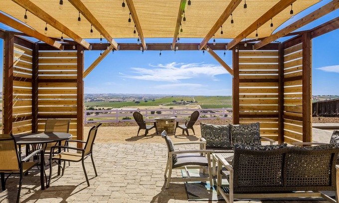 Paso Robles Cabaña | Charming cottage with beautiful vineyard views, BBQ, & bocce ball court