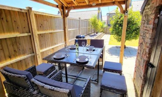 Launceston Cabaña | Charming cottage with character features