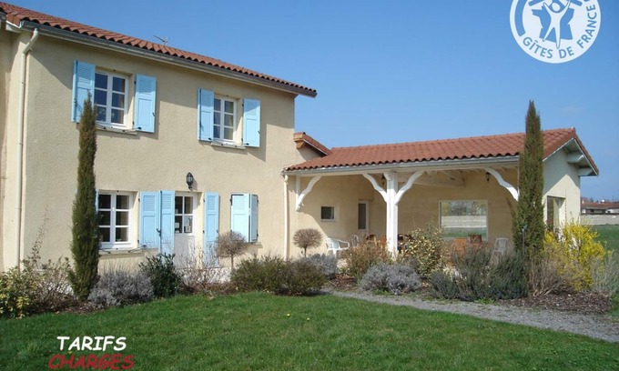 Chalain-le-Comtal Cabaña | Casa rural con piscina privada, 4 dormitorios, jardín, cerca de Montbrison y St-Etienne