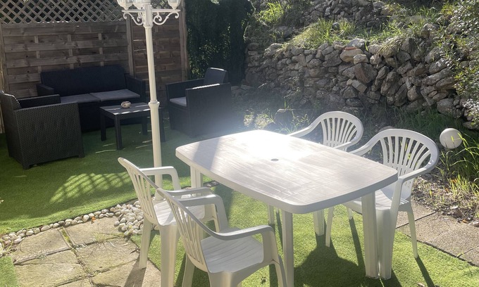 Le Beausset Apartamento | Charming country house with private garden