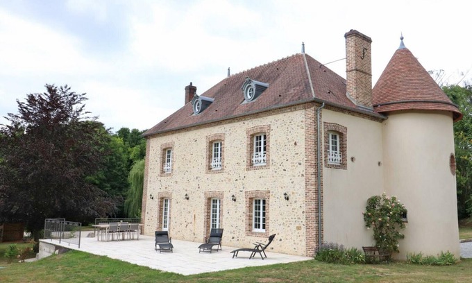Bizou Cabaña | Casa con torre, terraza, jardín y estanque en el corazón del campo parisino