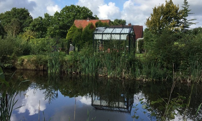 Wittmund Casa | Encantadora casa de campo con jardín, estanque, sauna, chimenea en sitio aislado, 130 m²