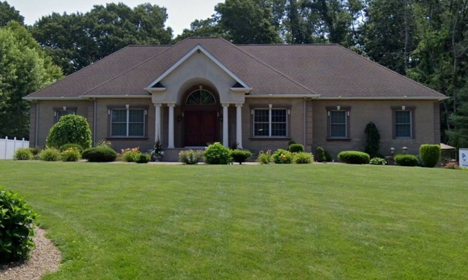Cranston Casa | Charming Country Setting 1-bedroom apartment house in Cranston with Hot Tub