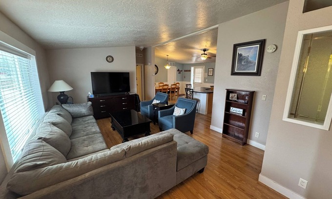 Enoch Casa | Charming Countryside, 3 bedroom, 2 bath home with plenty of parking.