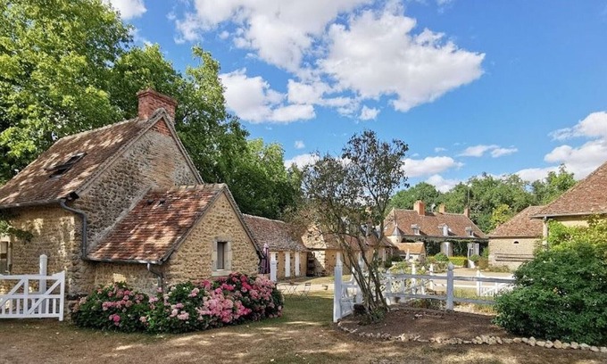 Maresche Cabaña | Casa rural con piscina, tenis y sala de juegos en un entorno natural cerca de Le Mans
