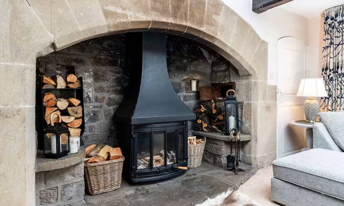 East Morton Casa | Charming Countryside Retreat with Hot Tub.