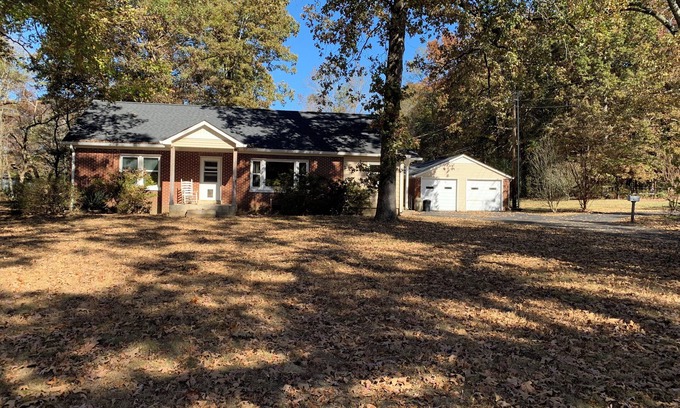 Lawrenceburg Casa | Charming & cozy 2-bedroom cottage in historic Lawrenceburg just 1 mile to town!