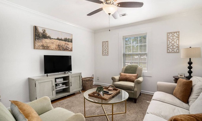 Mount Pleasant Casa | Charming, Cozy 3br/1ba Home Close to Shem Creek!